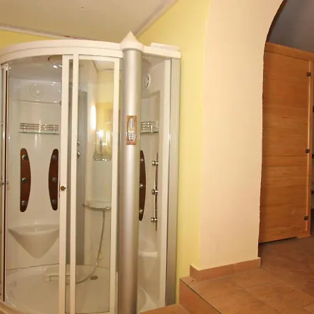 Quaint In Laengenfeld With Sauna * Хубен